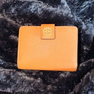 Tory Burch Robinson French Fold Wallet in Tigers Eye.
